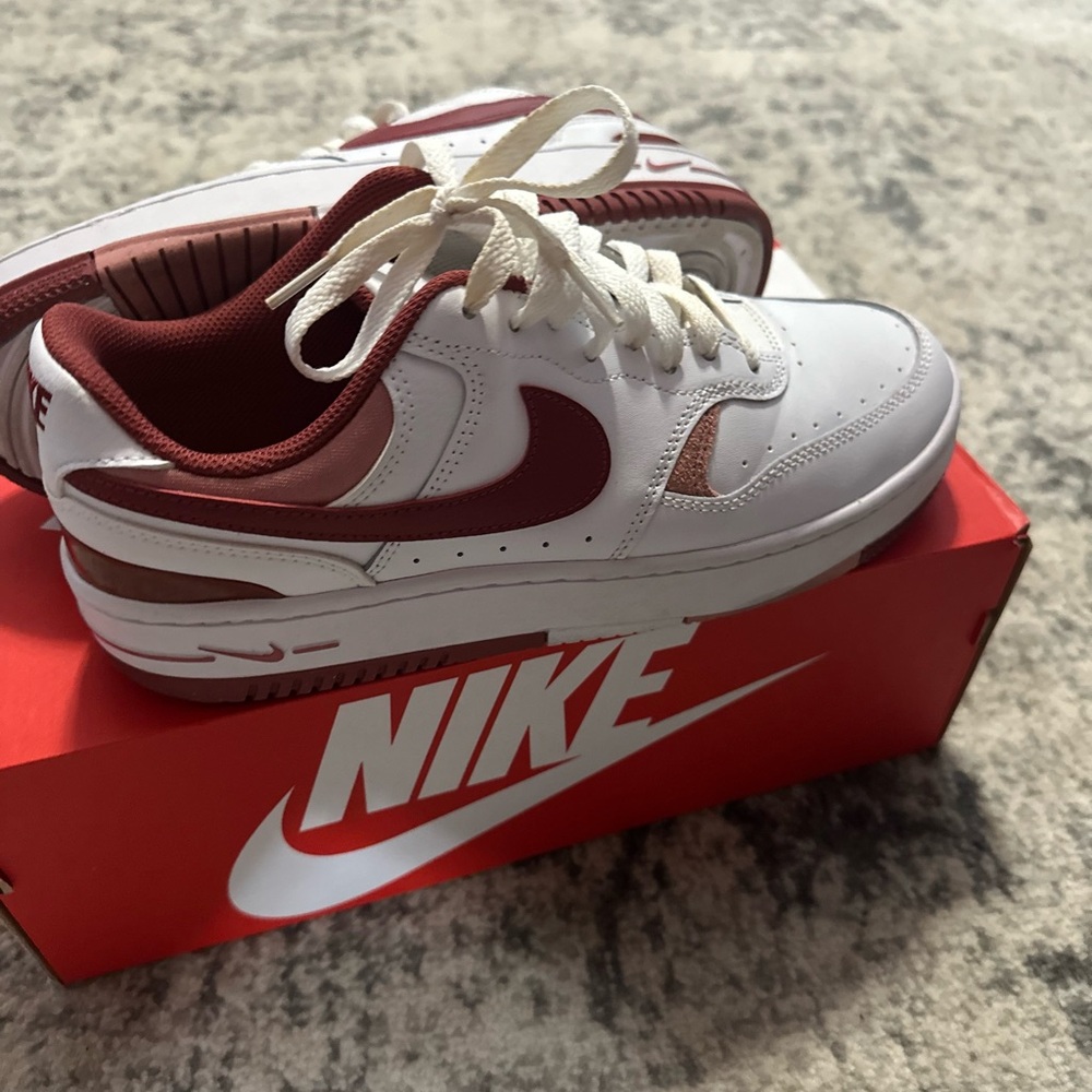 Nike Gamma Force Women’s 9.5 - Picture 2 of 5